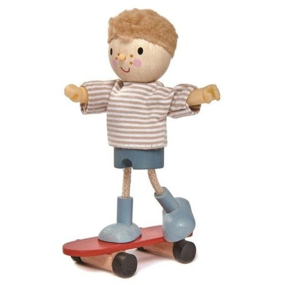 Tender Leaf Toys Laleczka Edward na deskorolce