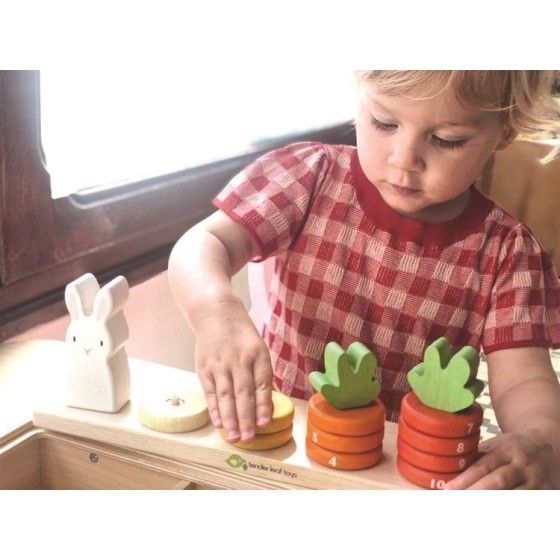 Tender Leaf Toys Drewniana zabawka - Królik i liczenie marchewek
