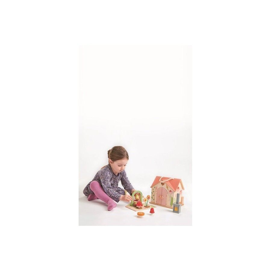 Tender Leaf Toys Draagbaar, boshuis met apparatuur en