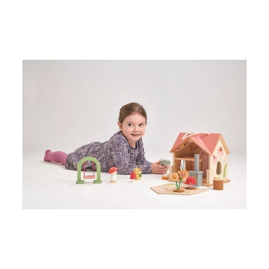 Tender Leaf Toys Bärbar, skogshus med utrustning och