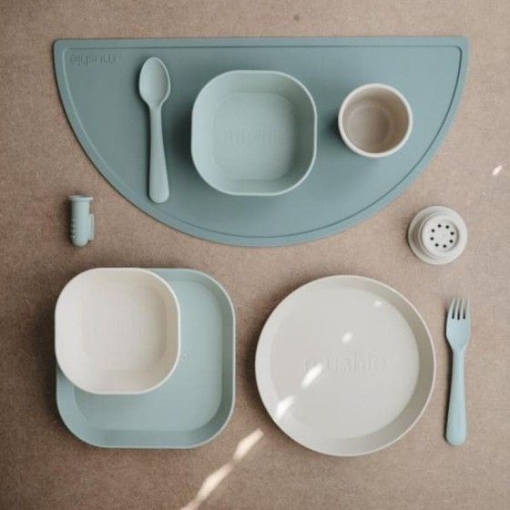 Mushie - Silicone washer on the Cambrige Blue table -