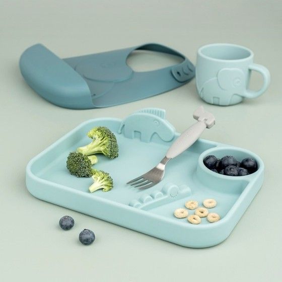 Done by Deer Peekaboo, el plato de las ventanas azules