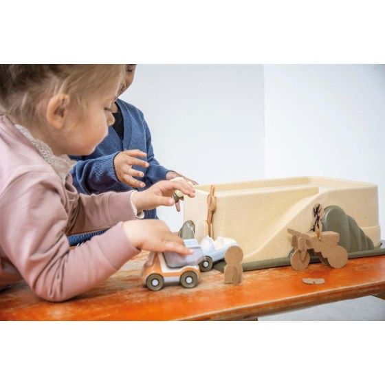 DANTOY BIO garaż z 3 autami i kartonowe zabawki