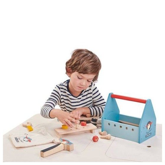 Tender Leaf Toys Fa tok eszközökkel