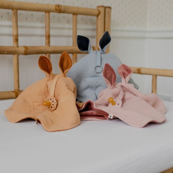 BIBS CUDDLE CLOTH KANGAROO Pieluszka przytulanka z zawieszką na