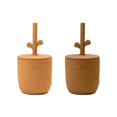 Done by Deer Peekaboo Una taza con una paja de mostaza de Wally.