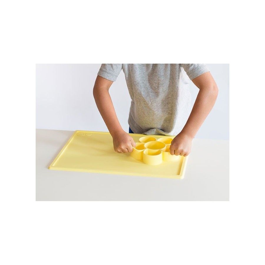 EZPZ A silicone mat for playing with containers 2w1