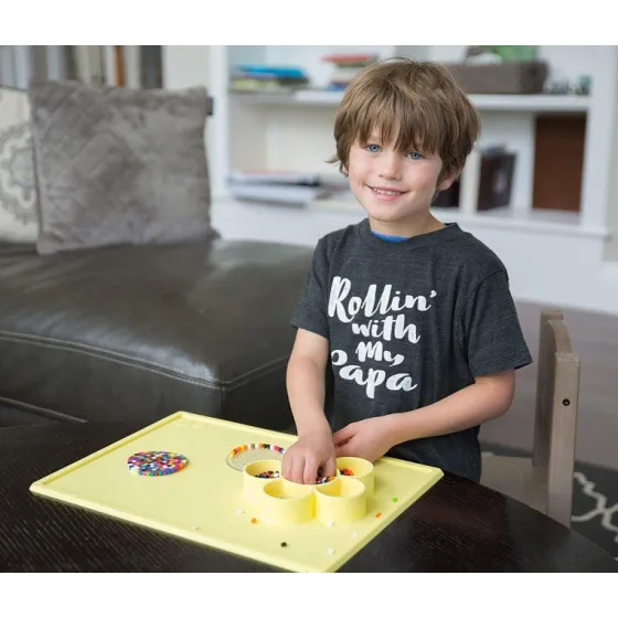 EZPZ Szilikon szőnyeg játszani 2W1 virágos játéktartályokkal