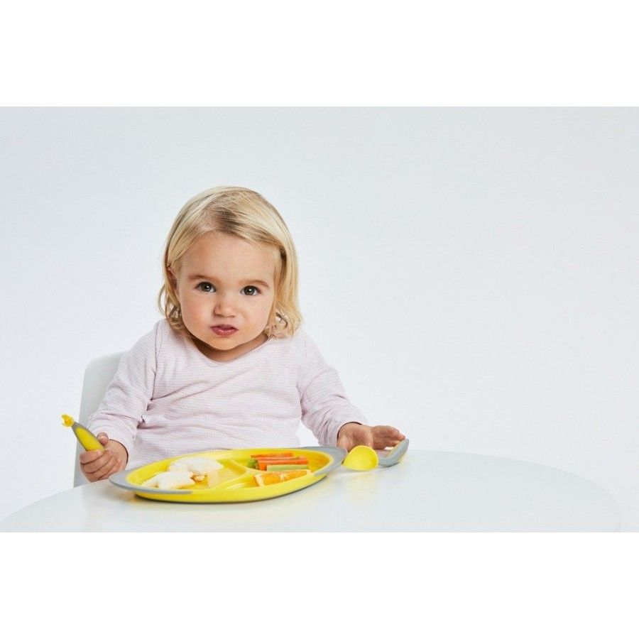 b.box The first tricks to learning how to eat on your own -