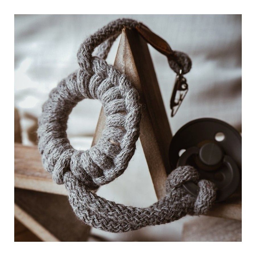 Hi Little One - a cord hanger with a dragon wheel