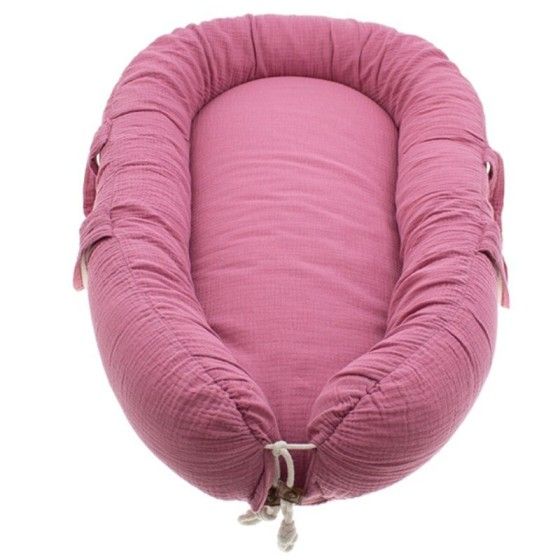 Hi Little One - Cocoon socket for a newborn baby made of breathing muslin