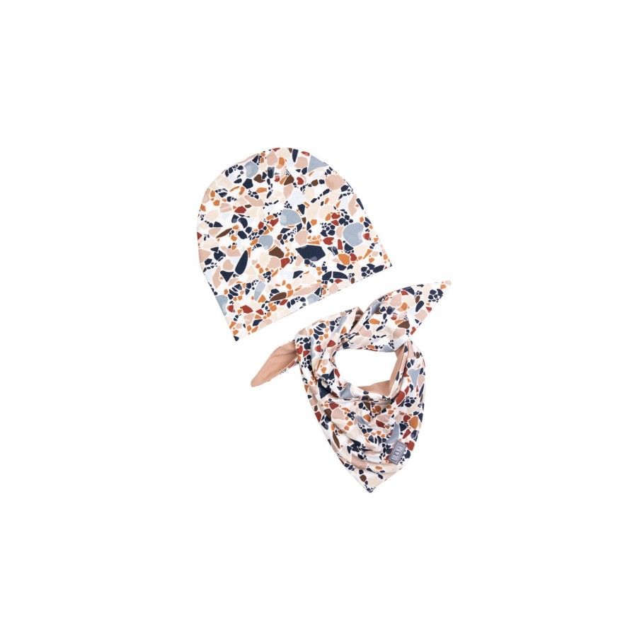 A HAT WITH A SCARF FOR A GIRL 4-9 YEARS OLD