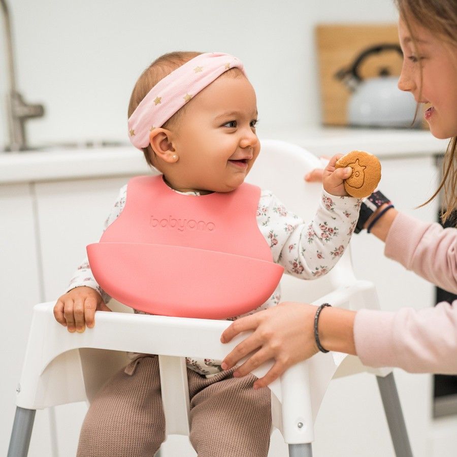 Bavoir souple avec poche et fermeture réglable Babyono - Gris