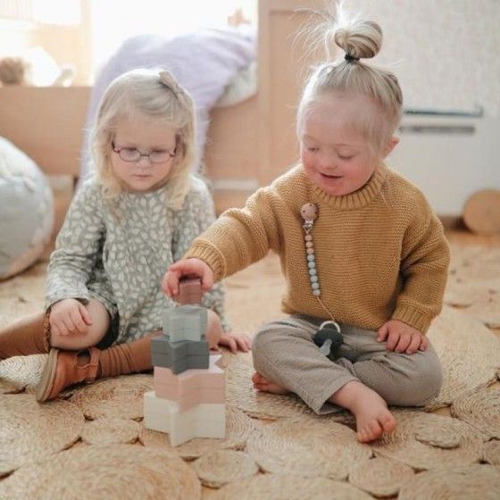 Mushie - szenzoros piramis fészkelő csillag - 810052462356