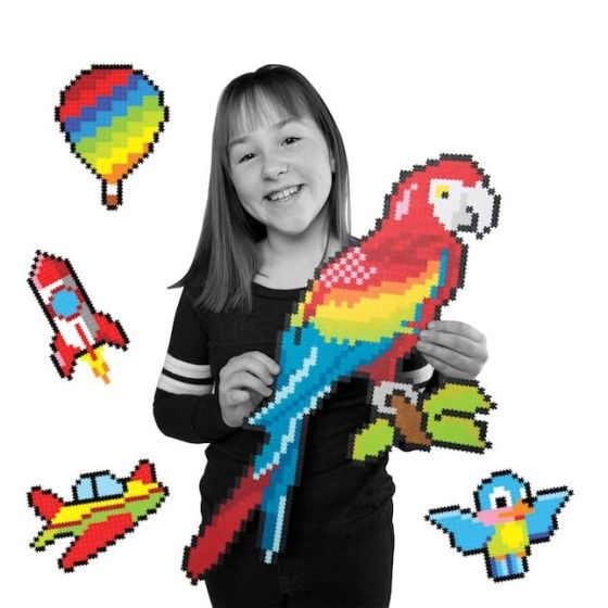 Fat Brain Toy Pizzelki Pixel Jixelz. I luften. 